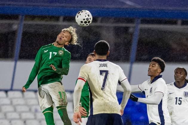U21, U 21 England v U21 Republic of Ireland U21 UEFA EUROPEAN CHAMPIONSHIPS 14 11 2025. Republic of Ireland forward Trent Kone-Doherty (17) heads the ball during the U21 UEFA EUROPEAN CHAMPIONSHIPS match between U21 England and U21 Republic of Ireland at the St Andrew s @ Knighthead Park, Birmingham, England on 14 November 2025. Editorial use only , Copyright: xManjitxNarotrax PSI-23213-0150