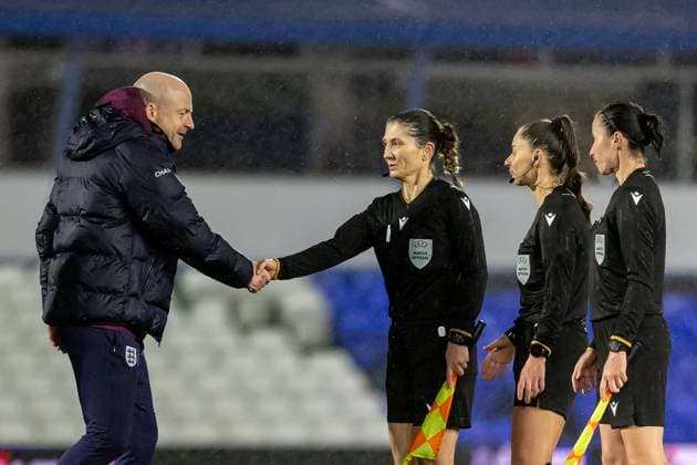 U21, U 21 England v U21 Republic of Ireland U21 UEFA EUROPEAN CHAMPIONSHIPS 14 11 2025. England Head coach Lee Carsley shakes hands with officials after the U21 UEFA EUROPEAN CHAMPIONSHIPS match between U21 England and U21 Republic of Ireland at the St Andrew s @ Knighthead Park, Birmingham, England on 14 November 2025. Editorial use only , Copyright: xManjitxNarotrax PSI-23213-0156