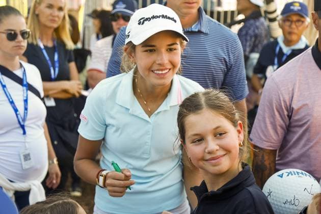 November 14, 2025, Belleair, Florida, USA: 13 year old Lucy Sahr of Seminole poses for a photo with Kai Trump after finishing her round at The Annika LPGA, Golf Damen tournament on Friday, Nov. 14, 2025 in Belleair. Belleair USA - ZUMAs70_ 20251114_zan_s70_013 Copyright: xLuisxSantanax Belleair USA - ZUMA0840 20251114_zan_s70_013 Copyright: xIMAGO LuisxSantanax