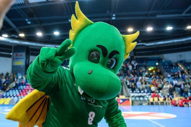 Handball Frauen EHF European League Women Qualifikationsrunde 3 Saison 2025 2026 VfL Oldenburg vs. HC Dalmatinka Ploce 14.11.2025 Maskottchen Robby Feuerglück (VfL Oldenburg)
