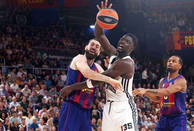 FC Barcelona, Barca v Virtus Bologna - Euroleague 2025 2026 Tornike Shengelia and Mouhamet Diouf play during the match between FC Barcelona and Virtus Bologna, corresponding to round 11 of the Euroleague, at the Palau Blaugrana, in Barcelona, Spain, on November 14, 2025. Barcelona Barcelona Spain  Copyright: xUrbanandsportx originalFilename:urbanandsport-fcbarcel251114_npFyj.jpg