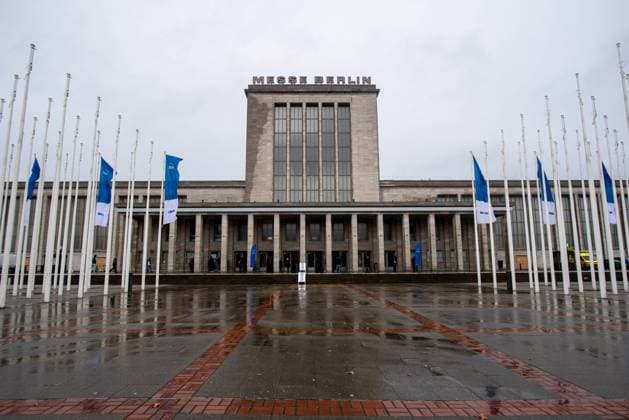 Fussball, Herren, Saison 2025 26, Hertha BSC, Ordentliche Mitgliederversammlung in der Messe Berlin, Blick auf den Eingang Nord der Messe, 15.11. 2025,