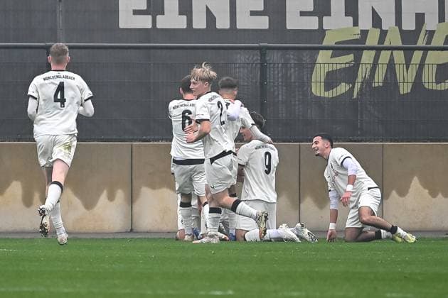 15.11.2025, Fussball: U17, U 17 DFB-Nachwuchsliga, Vorrunde, Gruppe G, Saison 2025 2026, Borussia Moenchengladbach - 1. FC Koeln im Fohlenstadion in Moenchengladbach. Die Borussen bejubeln das Tor zum 1:0 durch Ivan Caleta (Borussia Moenchengladbach U17, 10). Foto: Kirchner-Media Thomas Haesler Copyright: xKirchner-Media ThomasxHaeslerx