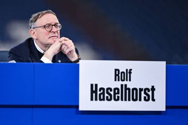 15.11.2025, Fussball, Testspiel, Saison 2025 2026, Mitgliederversammlung 2025 FC Schalke 04, Kandidat Aufsichtsrat Rolf Haselhorst (FC Schalke 04) xRHR-FOTO YYx Copyright: KROEGER RHR-FOTOx RHR-FOTO YY