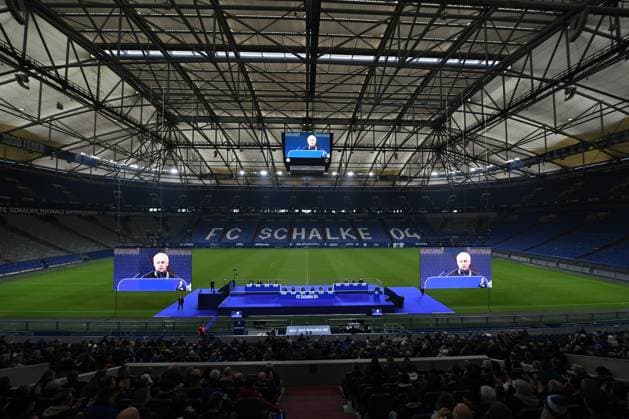 Fußball 2. Bundesliga Mitgliederversammlung des FC Schalke 04 am 15.11.2025 in der Veltins Arena in Gelsenkirchen Innenansicht Innenaufnahme der Veltins Arena während der Mitgliederversammlung 2025