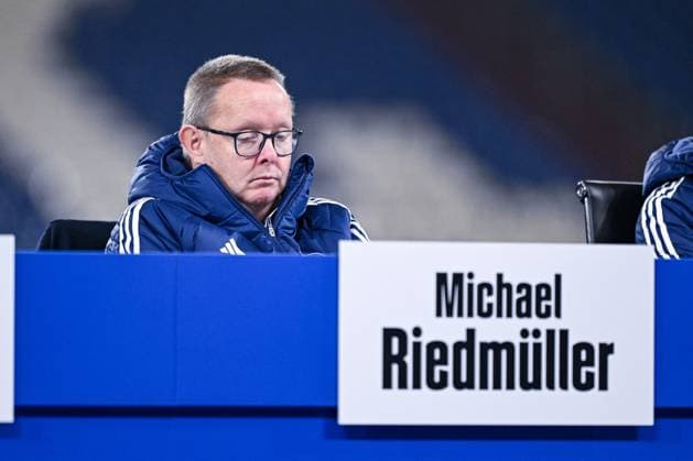 15.11.2025, Fussball, Testspiel, Saison 2025 2026, Mitgliederversammlung 2025 FC Schalke 04, Mitglied des Aufsichtsrats Michael Riedmüller (FC Schalke 04) xRHR-FOTO YYx Copyright: KROEGER RHR-FOTOx RHR-FOTO YY
