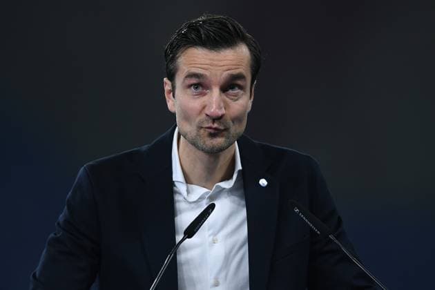 Fußball 2. Bundesliga Mitgliederversammlung des FC Schalke 04 am 15.11.2025 in der Veltins Arena in Gelsenkirchen Matthias Tillmann ( Vorstandsvorsitzender Schalke )