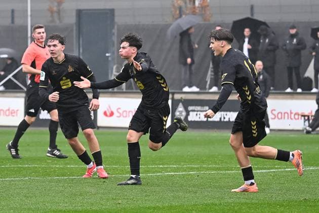 15.11.2025, Fussball: U17, U 17 DFB-Nachwuchsliga, Vorrunde, Gruppe G, Saison 2025 2026, Borussia Moenchengladbach - 1. FC Koeln im Fohlenstadion in Moenchengladbach. Emanuele Esposito (1. FC Koeln U17, 10) bejubelt sein Tor zum 1:1. Foto: Kirchner-Media Thomas Haesler Copyright: xKirchner-Media ThomasxHaeslerx