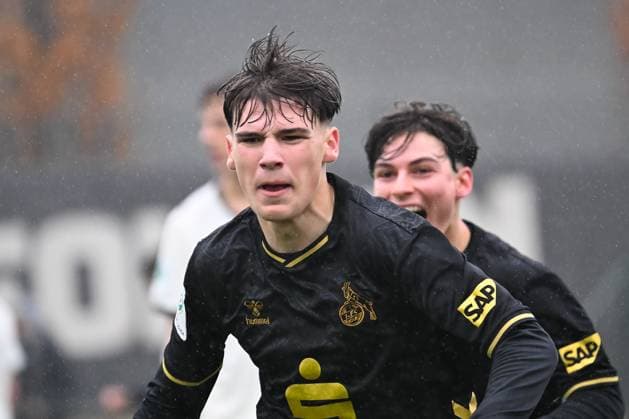 15.11.2025, Fussball: U17, U 17 DFB-Nachwuchsliga, Vorrunde, Gruppe G, Saison 2025 2026, Borussia Moenchengladbach - 1. FC Koeln im Fohlenstadion in Moenchengladbach. Luca Mijatovic (1. FC Koeln U17, 11) bejubelt sein Tor zum 3:2. Foto: Kirchner-Media Thomas Haesler Copyright: xKirchner-Media ThomasxHaeslerx