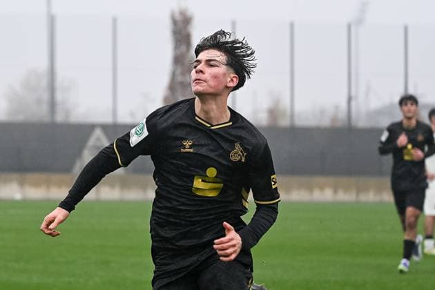 15.11.2025, Fussball: U17, U 17 DFB-Nachwuchsliga, Vorrunde, Gruppe G, Saison 2025 2026, Borussia Moenchengladbach - 1. FC Koeln im Fohlenstadion in Moenchengladbach. Emanuele Esposito (1. FC Koeln U17, 10) bejubelt sein Tor zum 1:1. Foto: Kirchner-Media Thomas Haesler Copyright: xKirchner-Media ThomasxHaeslerx