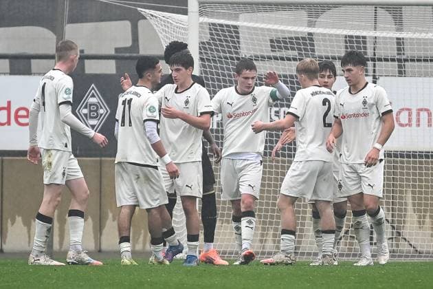 15.11.2025, Fussball: U17, U 17 DFB-Nachwuchsliga, Vorrunde, Gruppe G, Saison 2025 2026, Borussia Moenchengladbach - 1. FC Koeln im Fohlenstadion in Moenchengladbach. Die Borussen bejubeln das Tor zum 2:2.. Foto: Kirchner-Media Thomas Haesler Copyright: xKirchner-Media ThomasxHaeslerx