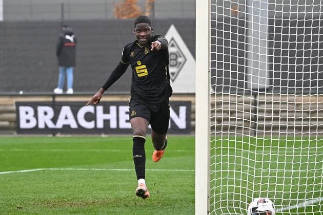 15.11.2025, Fussball: U17, U 17 DFB-Nachwuchsliga, Vorrunde, Gruppe G, Saison 2025 2026, Borussia Moenchengladbach - 1. FC Koeln im Fohlenstadion in Moenchengladbach. Elfried Assiobo Tipoh (1. FC Koeln U17, 09) bejubelt sein Tor zum 2:1. Foto: Kirchner-Media Thomas Haesler Copyright: xKirchner-Media ThomasxHaeslerx