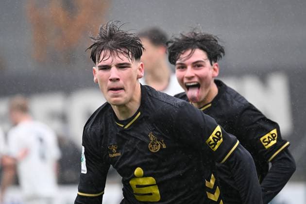 15.11.2025, Fussball: U17, U 17 DFB-Nachwuchsliga, Vorrunde, Gruppe G, Saison 2025 2026, Borussia Moenchengladbach - 1. FC Koeln im Fohlenstadion in Moenchengladbach. Luca Mijatovic (1. FC Koeln U17, 11) bejubelt sein Tor zum 3:2. Foto: Kirchner-Media Thomas Haesler Copyright: xKirchner-Media ThomasxHaeslerx