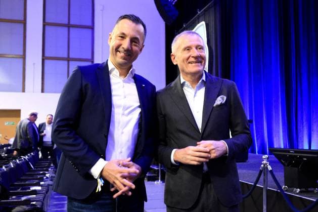 DEU, DFL, 2. FBL, Hertha BSC, Mitgliederversammlung, 15.11.2025, Messe Berlin, Berlin, DEU, DFL, 2. FBL, Hertha BSC, Mitgliederversammlung, im Bild Ralf Huschen (Hertha Geschaeftsleitung), Dr. Peter Goerlich - Geschaeftsfuehrung DFL - regulations prohibit any use of Photographs as image sequences and or quasi-video