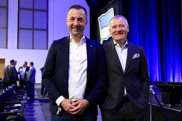 DEU, DFL, 2. FBL, Hertha BSC, Mitgliederversammlung, 15.11.2025, Messe Berlin, Berlin, DEU, DFL, 2. FBL, Hertha BSC, Mitgliederversammlung, im Bild Ralf Huschen (Hertha Geschaeftsleitung), Dr. Peter Goerlich - Geschaeftsfuehrung DFL - regulations prohibit any use of Photographs as image sequences and or quasi-video