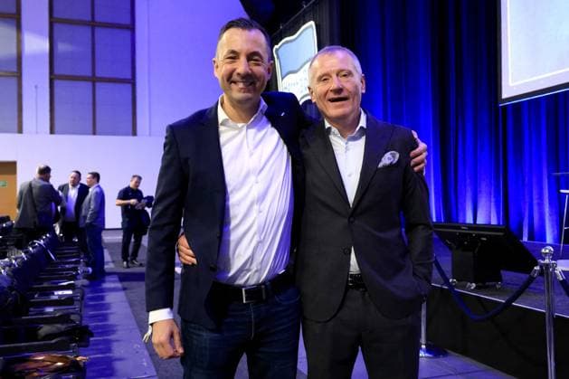 DEU, DFL, 2. FBL, Hertha BSC, Mitgliederversammlung, 15.11.2025, Messe Berlin, Berlin, DEU, DFL, 2. FBL, Hertha BSC, Mitgliederversammlung, im Bild Ralf Huschen (Hertha Geschaeftsleitung), Dr. Peter Goerlich - Geschaeftsfuehrung DFL - regulations prohibit any use of Photographs as image sequences and or quasi-video