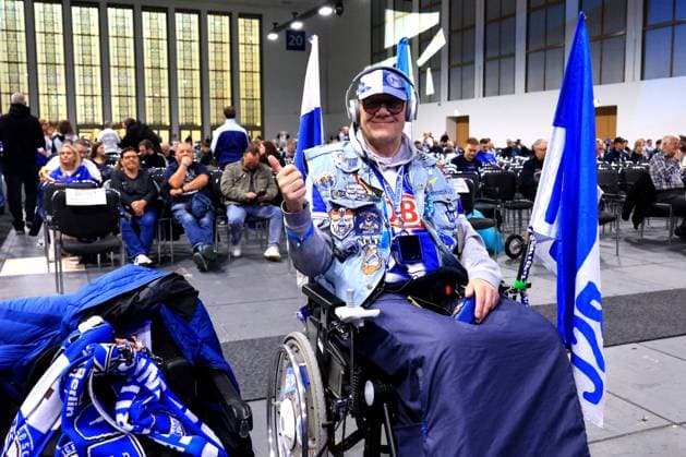 DEU, DFL, 2. FBL, Hertha BSC, Mitgliederversammlung, 15.11.2025, Messe Berlin, Berlin, DEU, DFL, 2. FBL, Hertha BSC, Mitgliederversammlung, im Bild Hertha-BSC Fans, Mitglieder DFL - regulations prohibit any use of Photographs as image sequences and or quasi-video
