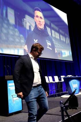 DEU, DFL, 2. FBL, Hertha BSC, Mitgliederversammlung, 15.11.2025, Messe Berlin, Berlin, DEU, DFL, 2. FBL, Hertha BSC, Mitgliederversammlung, im Bild Praesident Fabian Drescher (Hertha BSC Berlin), Cheftrainer Stefan Leitl (Hertha BSC Berlin) DFL - regulations prohibit any use of Photographs as image sequences and or quasi-video