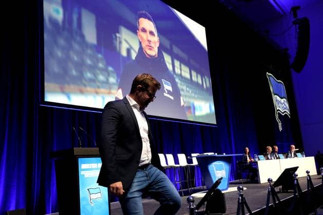 DEU, DFL, 2. FBL, Hertha BSC, Mitgliederversammlung, 15.11.2025, Messe Berlin, Berlin, DEU, DFL, 2. FBL, Hertha BSC, Mitgliederversammlung, im Bild Praesident Fabian Drescher (Hertha BSC Berlin), Cheftrainer Stefan Leitl (Hertha BSC Berlin) DFL - regulations prohibit any use of Photographs as image sequences and or quasi-video