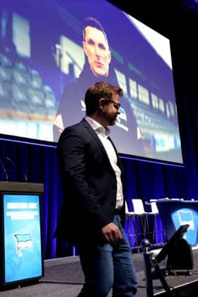 DEU, DFL, 2. FBL, Hertha BSC, Mitgliederversammlung, 15.11.2025, Messe Berlin, Berlin, DEU, DFL, 2. FBL, Hertha BSC, Mitgliederversammlung, im Bild Praesident Fabian Drescher (Hertha BSC Berlin), Cheftrainer Stefan Leitl (Hertha BSC Berlin) DFL - regulations prohibit any use of Photographs as image sequences and or quasi-video