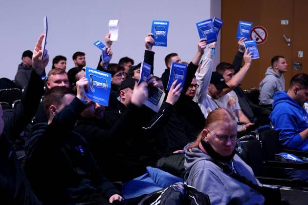 DEU, DFL, 2. FBL, Hertha BSC, Mitgliederversammlung, 15.11.2025, Messe Berlin, Berlin, DEU, DFL, 2. FBL, Hertha BSC, Mitgliederversammlung, im Bild Hertha-BSC Fans, Mitglieder, Wahl DFL - regulations prohibit any use of Photographs as image sequences and or quasi-video