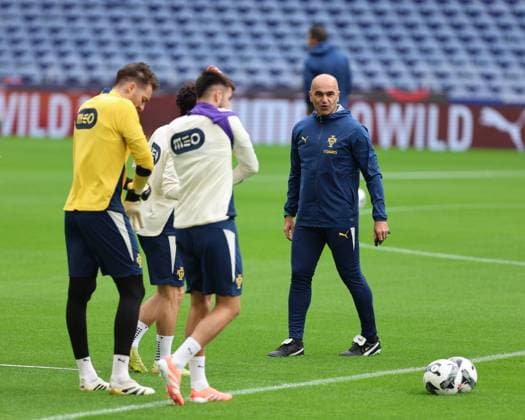 Robert Martinez at training session of the Portuguese national team, Nationalteam on the eve of Portugal vs Armenia for the 2026 World Cup qualifiers, on November 15th, 2025 at Estadio do Dragao, Porto, Portugal. Porto Estadio Dragao Porto Portugal Copyright: xIMAGOx xPRIMExSPORTSxIMAGESx xFERNANDOxSILVAx