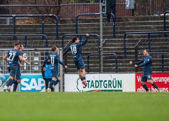 Fussball, Herren, Saison 2025 2026, Landespokal Brandenburg (Viertelfinale), SV Babelsberg 03 - FC Energie Cottbus, v.l. Gordon Büch (Babelsberg), Tino Schmidt (Babelsberg), Maurice Covic (Babelsberg), Nils Schätzle (Babelsberg), Jubel nach Tor zum 1:1, 15.11. 2025, Copyright: xSebastianxRäppold MatthiasxKochx