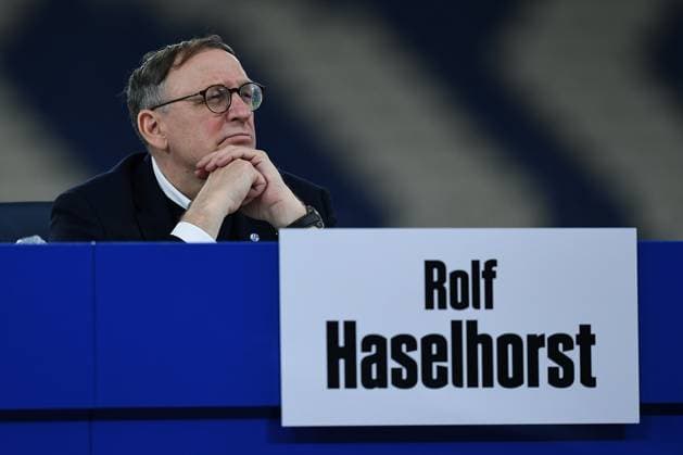 Fußball 2. Bundesliga Mitgliederversammlung des FC Schalke 04 am 15.11.2025 in der Veltins Arena in Gelsenkirchen Rolf Haselhorst ( Aufsichtsrat Schalke )