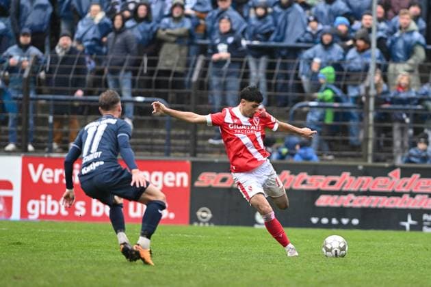 RECORD DATE NOT STATED Can Moustfa (17; FC Energie Cottbus) mit Ball in Aktion, während ein Spieler von SV Babelsberg 03 verteidigt Spieler mit Ball in Aktion Copyright: xSpeedshotx