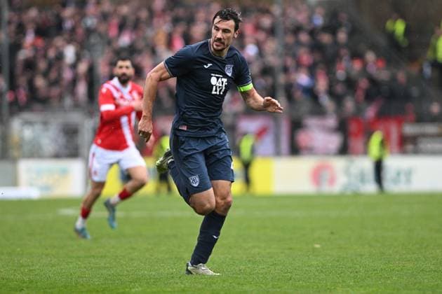RECORD DATE NOT STATED Philipp Zeiger (21; SV Babelsberg 03) läuft konzentriert im Mittelfeld, während ein Spieler von FC Energie Cottbus im Hintergrund folgt Spieler Philipp Zeiger (21; SV Babelsberg 03) in Aktion Copyright: xSpeedshotx