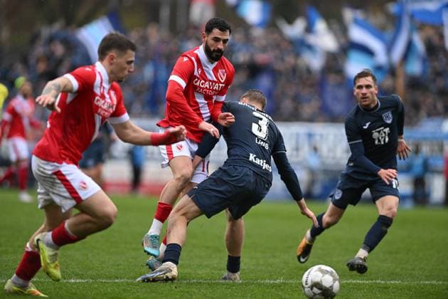 RECORD DATE NOT STATED Tolcay Cigerci (10; FC Energie Cottbus) im Zweikampf mit Jannis Lang (3; SV Babelsberg 03), während Tino Schmidt (11; SV Babelsberg 03) den Ball verfolgt Zweikampf um Ball Copyright: xSpeedshotx