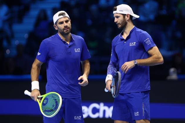 Boletti Vavassori vs Heliovaara Patten Simone Bolelli of Italy (L) and Andrea Vavassori of Italy (R) look on during the semi-final doubles match between Simone Bolelli of Italy and Andrea Vavassori of Italy against Harri Heliovaara of Finland and Henry Patten of Great Britain on Day seven of the Nitto ATP, Tennis Herren World Tour Finals. Turin Inalpi Arena Italy Copyright: xMarcoxCanonierox
