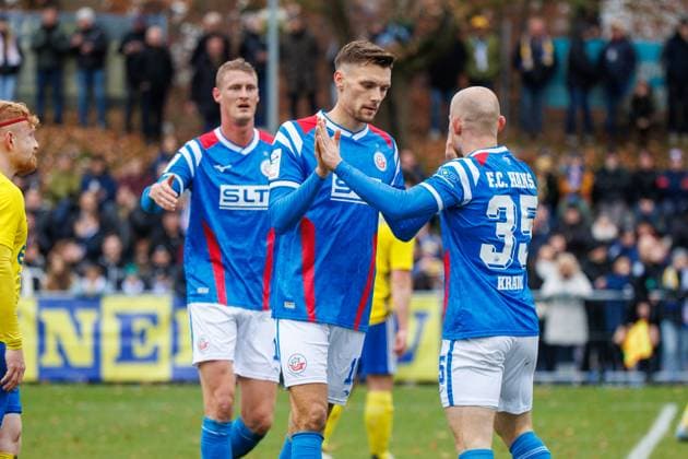 Torjubel 0:2 v.l. hinten Emil Frost Holten (Rostock) , Torschütze Paul Stock (Rostock) und Maximilian Krauß (Rostock) ; GER, Penzliner SV vs. FC Hansa Rostock, Fußball, Männer, Landespokal Lübzer Pilscup, Achtelfinale, Spielzeit 2025 2026, 15.11.2025 Penzlin Data Experts Sportpark Mecklenburg - Vorpommern Deutschland