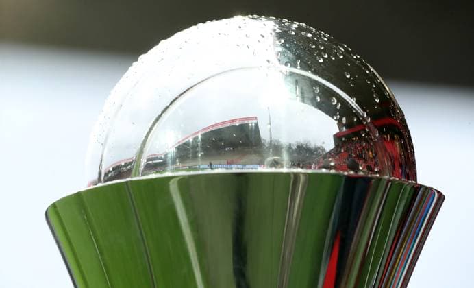 der Pokal Trophäe Objekt Stadion an der Alten Försterei AF Sportstätte Übersicht Fußball Fussball DFB Pokal Damen Frauen Achtelfinale Saison 2025 2026 15.11.2025 1.FC Union Berlin vs. FC Carl Zeiss Jena DFL regulations prohibit any use of photographs as image sequences and or quasi-video
