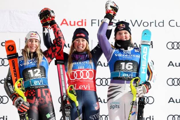 ALPINE SKIING - FIS WC Levi LEVI,FINLAND,15.NOV.25 - ALPINE SKIING - FIS World Cup, slalom, ladies. Image shows the rejoicing of Lara Colturi (ALB), Mikaela Shiffrin (USA) and Emma Aicher (GER)..  GEPAxpictures xHaraldxSteiner