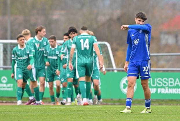 15.11.2025 - Fussball - Saison 2025 2026 - Regionalliga Bayern - 18. Spieltag: SpVgg Greuther Fürth Fuerth II U23 ( Kleeblatt ) - SV Viktoria Aschaffenburg SVA - Mezi - xmexzix - Justin Berg (20, SV Viktoria Aschaffenburg ) enttäuscht Enttäuschung nach Gegentor Tor zum 1:0