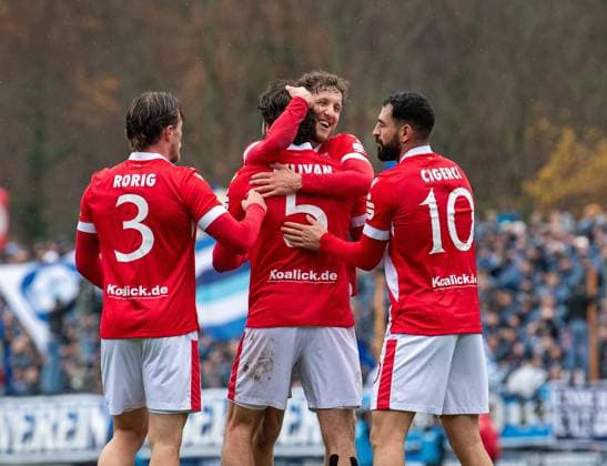 Fussball, Herren, Saison 2025 2026, Landespokal Brandenburg (Viertelfinale), SV Babelsberg 03 - FC Energie Cottbus, v.l. Henry Rorig (Energie Cottbus), Dominik Pelivan (Energie Cottbus), Tim Campulka (Energie Cottbus), Tolcay Cigerci (Energie Cottbus), Jubel nach Tor zum 1:2, 15.11. 2025, Copyright: xSebastianxRäppold MatthiasxKochx