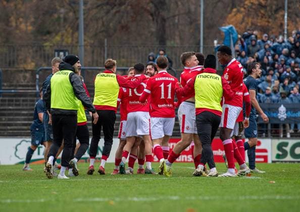 Fussball, Herren, Saison 2025 2026, Landespokal Brandenburg (Viertelfinale), SV Babelsberg 03 - FC Energie Cottbus, Cottbuser Jubel nach Tor zum 2:3 durch Tolcay Cigerci (Energie Cottbus), 15.11. 2025, Copyright: xSebastianxRäppold MatthiasxKochx