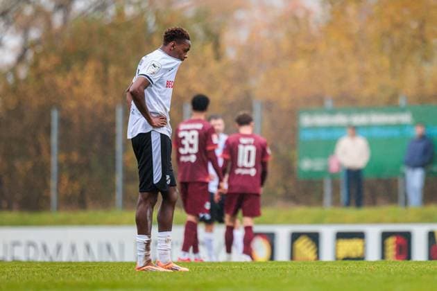 Chilohem Onuoha (SC Verl, 27) ist enttaeuscht unzufrieden GER, 1. FC Gievenbeck vs. SC Verl, Fussball, Westfalenpokal, Viertelfinale, Spielzeit 2025 2026, 15.11.2025 DFL Regulations prohibit any use of photographers as image sequences and or quasi-video. GER, 1. FC Gievenbeck vs. SC Verl, Fussball, Westfalenpokal, Viertelfinale, Spielzeit 2025 2026, 15.11.2025 M?nster Copyright: xEibner-Pressefoto JanxRollingerx EP_JSK