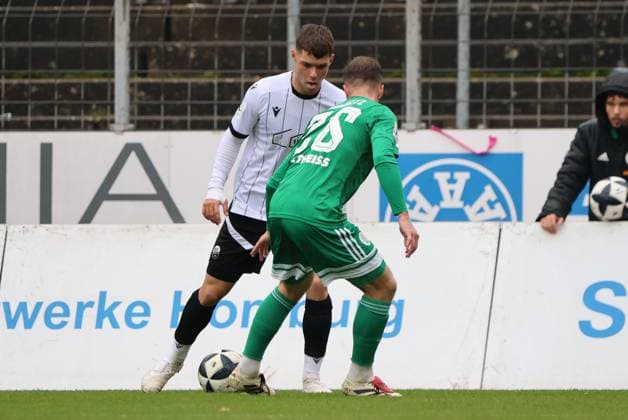 15.11.2025, Fussball, Herren, Regionalliga Südwest, Saison 2025 2026, FC 08 Homburg - SV Sandhausen, Tim Steinmetz (FC 08 Homburg), Maximilian Wagner (SV Sandhausen) Homburg Waldstadion Saarland Deutschland (DEU) Copyright: xSebastianxBachx