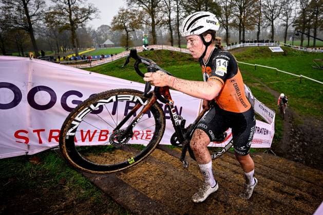 Telenet Superprestige 2025-2026 Merksplas MERKSPLAS, BELGIUM - NOVEMBER 15 : Molengraaf Lauren (NED) of Charles Liegeois Roastery Cx during the 4th leg of the Merksplas Telenet Superprestige 2025-2026 a cyclocross race for Women Elite on November 15, 2025 in Merksplas, Belgium, 15 11 2025 (  Copyright: xTomasxSiskx