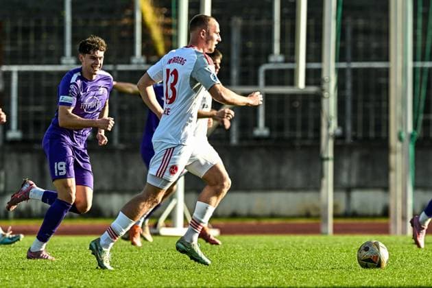 Regionalliga Bayern: Schwaben Augsburg vs 1. FC Nürnberg II, 15.11.2025 Leo Eberle (1. FC Nürnberg II, 13) , Augsburg, 14.11.2025 - 18. Spieltag der Regionalliga Bayern, Schwaben Augsburg vs 1. FC Nürnberg II, Augsburg Rosenaustadion Copyright: xBEAUTIFULxSPORTS Märklx
