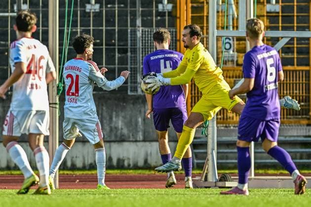 Regionalliga Bayern: Schwaben Augsburg vs 1. FC Nürnberg II, 15.11.2025 Iason Drobny (TSV Schwaben Augsburg, 1) , Augsburg, 14.11.2025 - 18. Spieltag der Regionalliga Bayern, Schwaben Augsburg vs 1. FC Nürnberg II, Augsburg Rosenaustadion Copyright: xBEAUTIFULxSPORTS Märklx