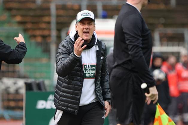 15.11.2025, Fussball, Herren, Regionalliga Südwest, Saison 2025 2026, FC 08 Homburg - SV Sandhausen, Trainer Roland Seitz (FC 08 Homburg) Homburg Waldstadion Saarland Deutschland (DEU) Copyright: xSebastianxBachx