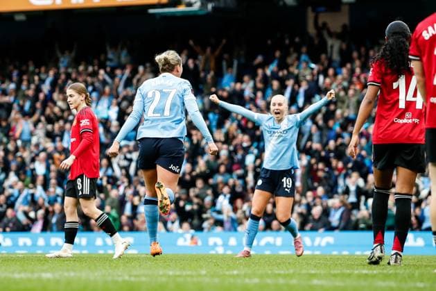 Manchester City Women v Manchester United, ManU Women Barclays Women s Super League Rebecca Knaak of Manchester City Women scores her teams first goal during the Barclays Women s Super League match at the Etihad Stadium, Manchester UK Newspapers OUT Copyright: xMaxxTomlinsonx FIL-22504-0010