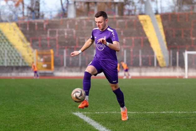 Lukas Ramser (10, TSV Schwaben Augsburg) beim Spiel zwischen TSV Schwaben Augsburg v 1.FC Nürnberg II, Fußball, Herren, Regionalliga Bayern, 2025 2026, 18.Spieltag am 15.11.2025 in Augsburg, Rosenaustadion. Bayern Deutschland
