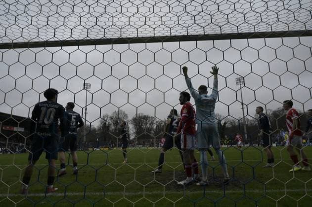 RECORD DATE NOT STATED Max Böhnke (30; FC Energie Cottbus) mit erhobenen Armen, Dominik Pelivan (5; FC Energie Cottbus) und Maurice Covic (10; SV Babelsberg 03) im Strafraum, weitere Spieler von SV Babelsberg 03 und FC Energie Cottbus positionieren sich Spieler im Strafraum Copyright: xSpeedshotx