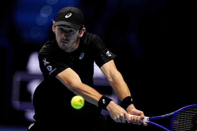 Australia s Alex de Minaur r returns the ball to Italy s Jannik Sinner during the singles semi-finals tennis match of the ATP, Tennis Herren World Tour Finals at the Inalpi Arena in Turin, Italy - Saturday, Nov. 15, 2025. -  Copyright: xMarcoxAlpozzi LaPressex