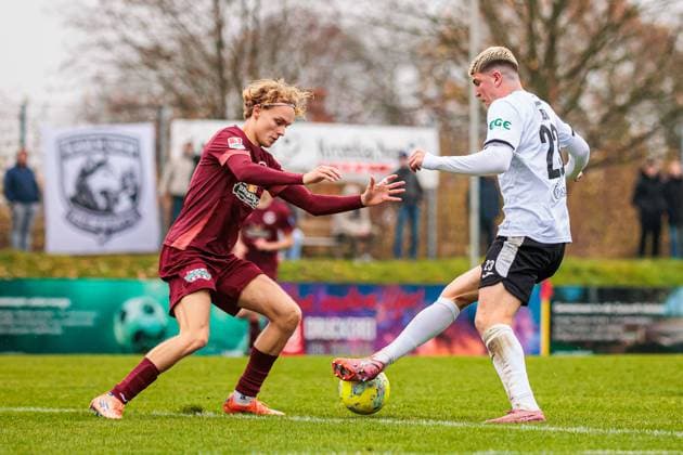 v.l. Alexander Wiethoelter (1. FC Gievenbeck, 09), Alessio Besio (SC Verl, 23) GER, 1. FC Gievenbeck vs. SC Verl, Fussball, Westfalenpokal, Viertelfinale, Spielzeit 2025 2026, 15.11.2025 DFL Regulations prohibit any use of photographers as image sequences and or quasi-video. GER, 1. FC Gievenbeck vs. SC Verl, Fussball, Westfalenpokal, Viertelfinale, Spielzeit 2025 2026, 15.11.2025 M?nster Copyright: xEibner-Pressefoto JanxRollingerx EP_JSK
