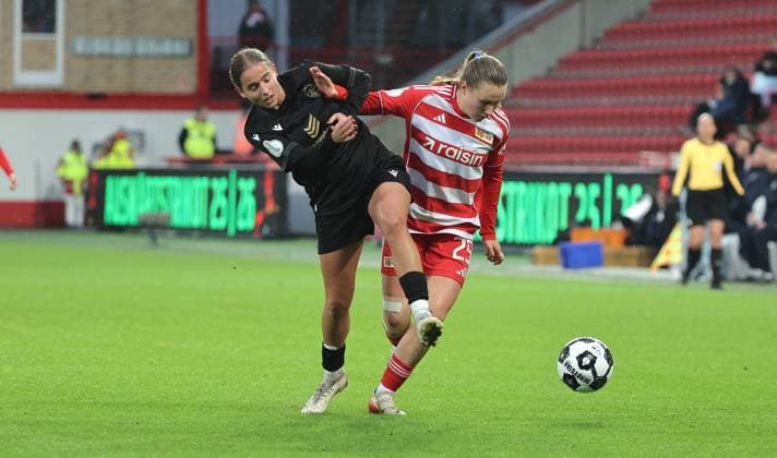 Lisa Gora, Ida Heikkinen Zweikampf Spielszene Aktion Fußball Fussball DFB Pokal Damen Frauen Achtelfinale Saison 2025 2026 15.11.2025 1.FC Union Berlin vs. FC Carl Zeiss Jena DFL regulations prohibit any use of photographs as image sequences and or quasi-video